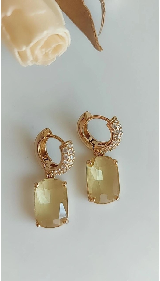 Bal Rengi Zirkon Taşlı Küpe