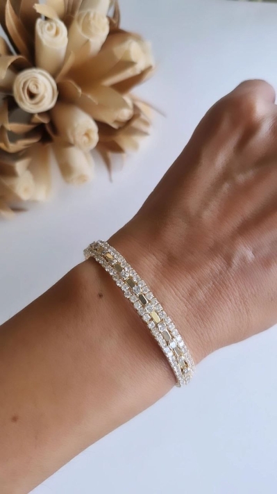 Özel Seri Taşlı Kelepçe 2