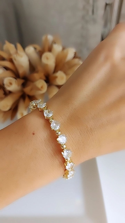 Özel Seri Taşlı Kelepçe 2