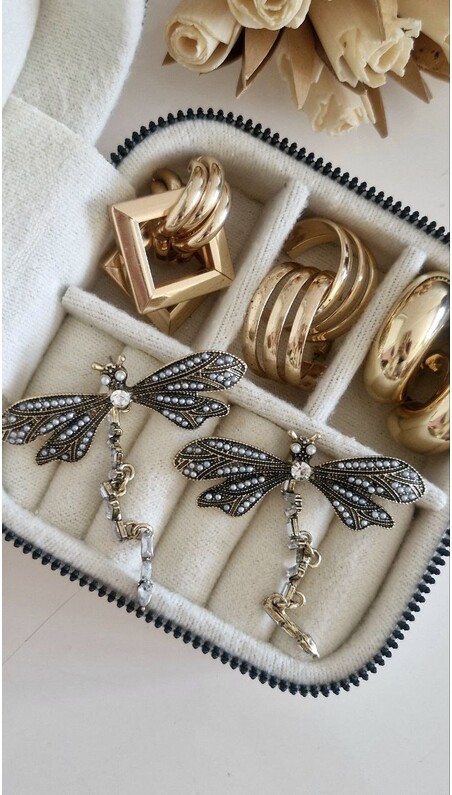 Kanat Işıltısı Küpe