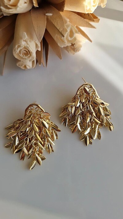 Gold Parçacıklı Sallantılı Küpe 2