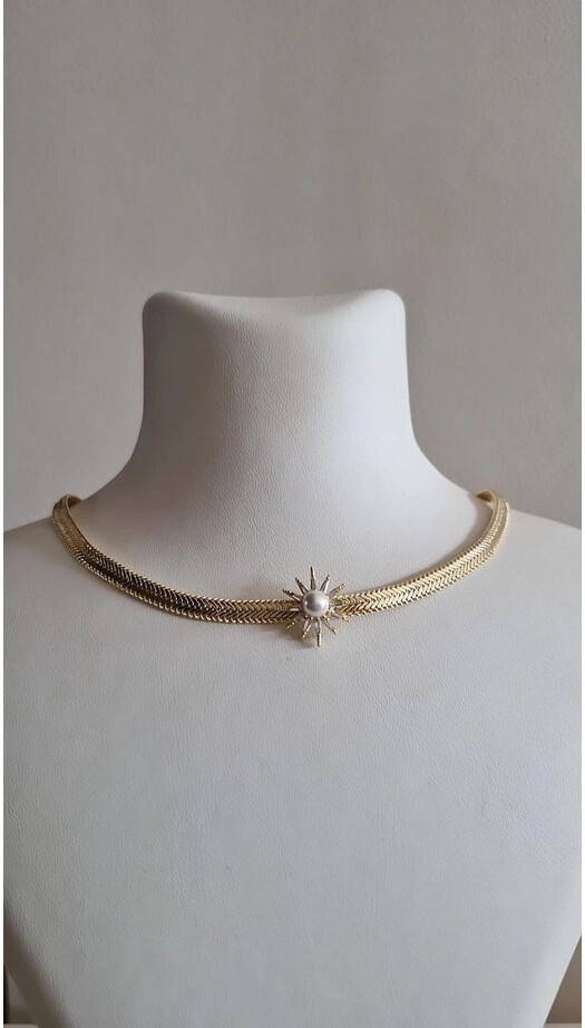 İnci Güneşi Kolye