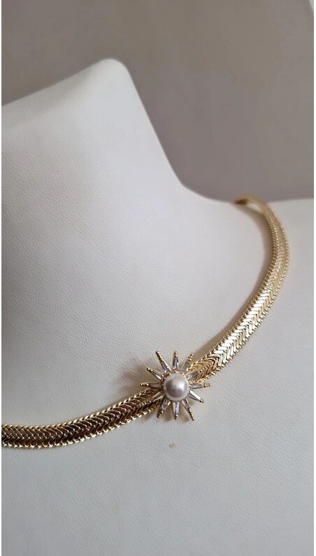 İnci Güneşi Kolye