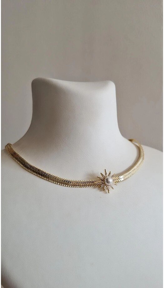 İnci Güneşi Kolye